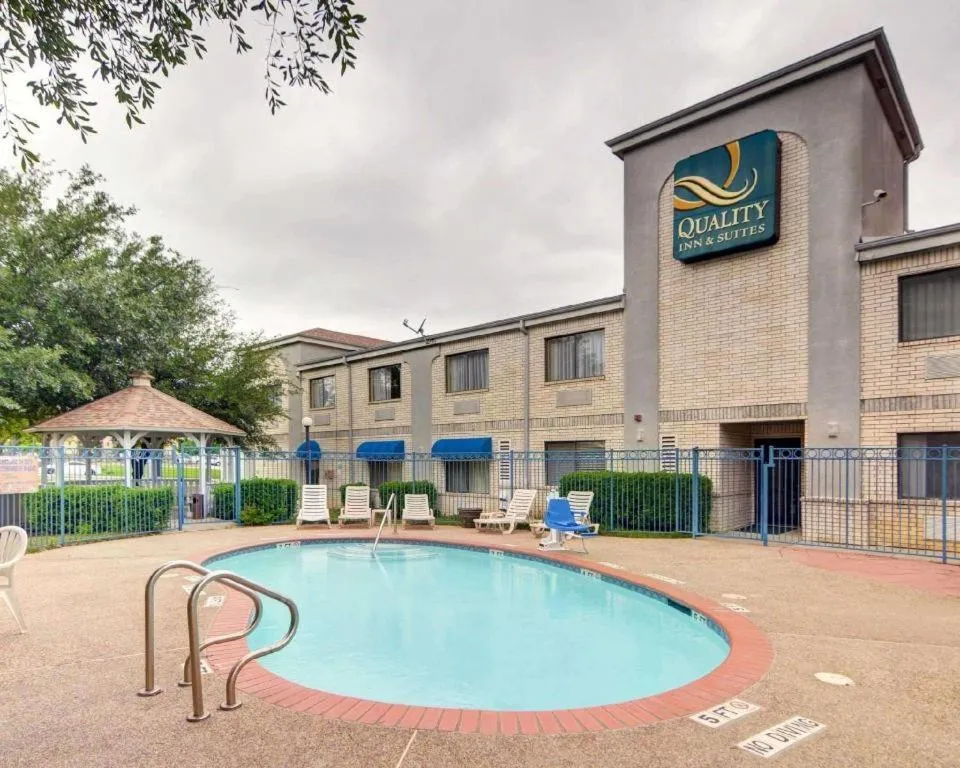 Quality Inn & Suites Grand Prairie South