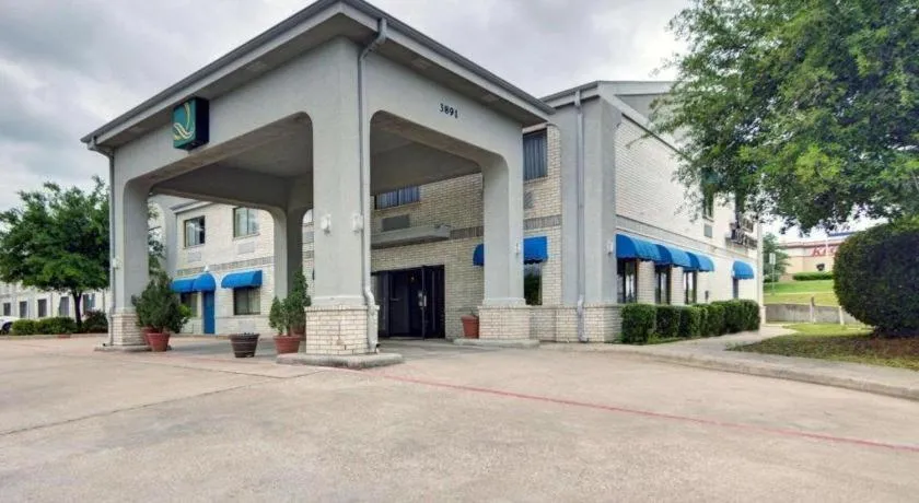 Quality Inn & Suites Grand Prairie South