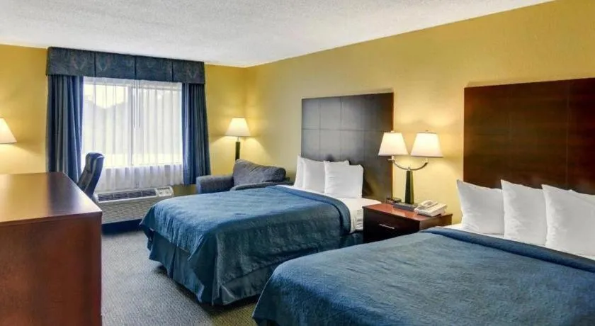 Bed in Quality Inn & Suites Grand Prairie South