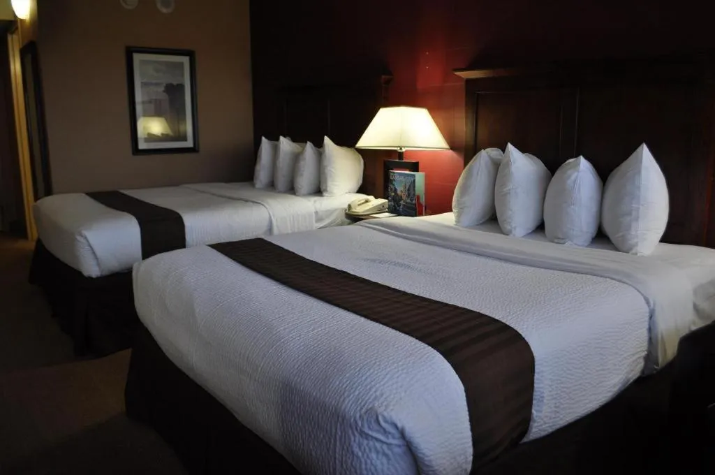 Bed in Adam's Mark Hotel & Conference Center