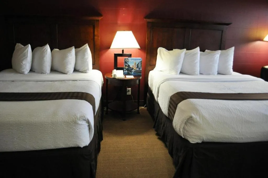 Bed in Adam's Mark Hotel & Conference Center