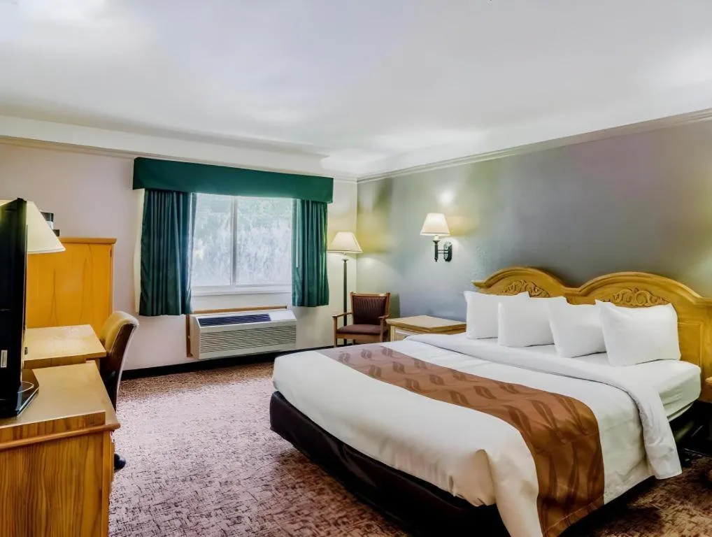 Bed in Quality Inn