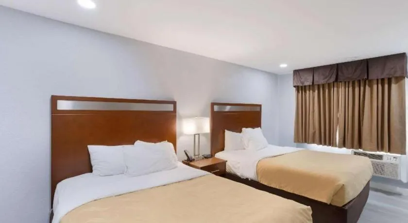 Bed in Quality Inn Redding near I-5