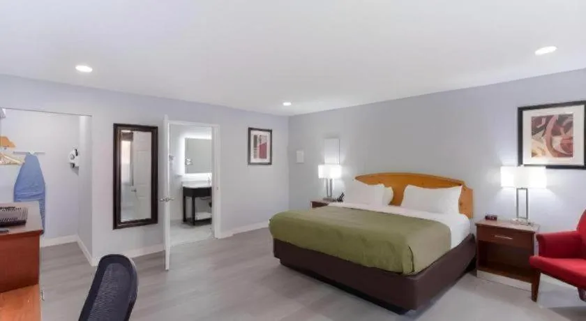 Bed in Quality Inn Redding near I-5