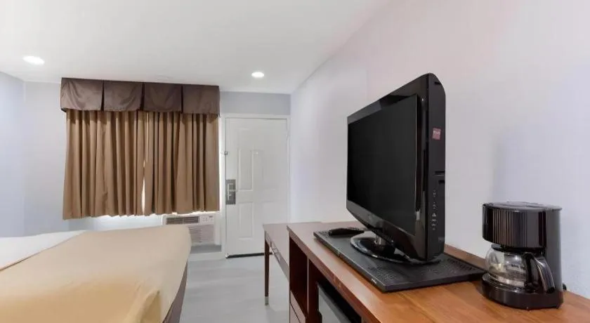 Bed in Quality Inn Redding near I-5