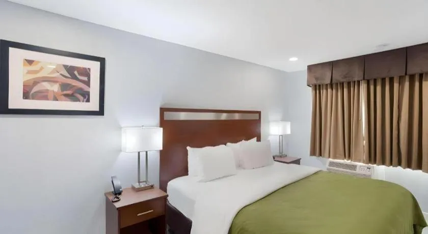 Bed in Quality Inn Redding near I-5