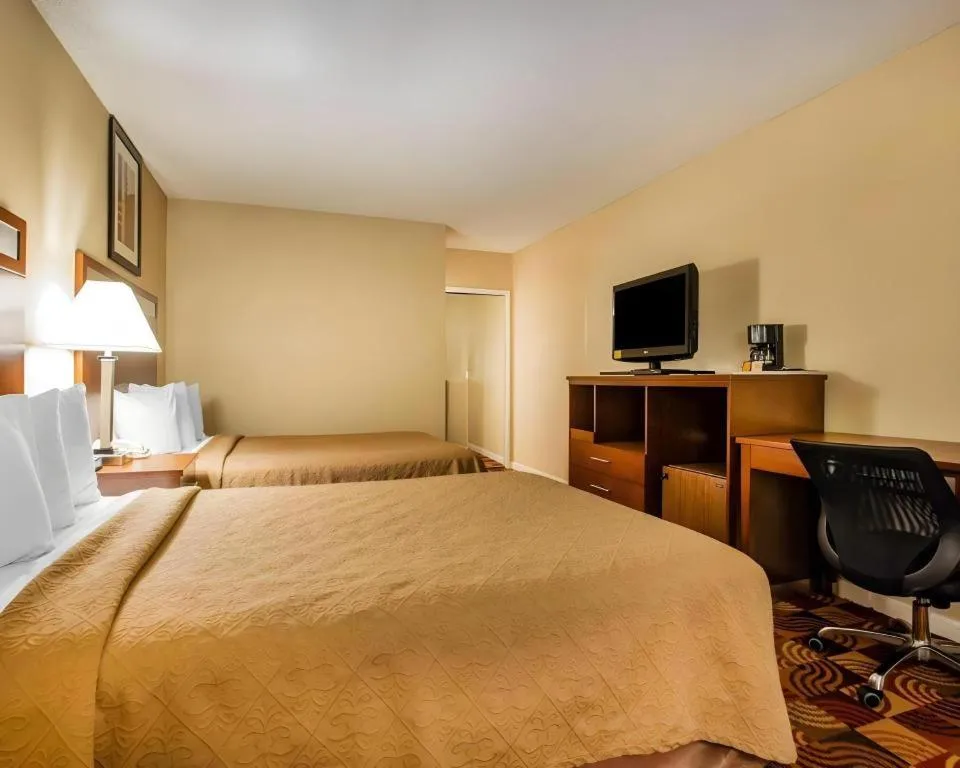 Bed in Quality Inn Redding near I-5