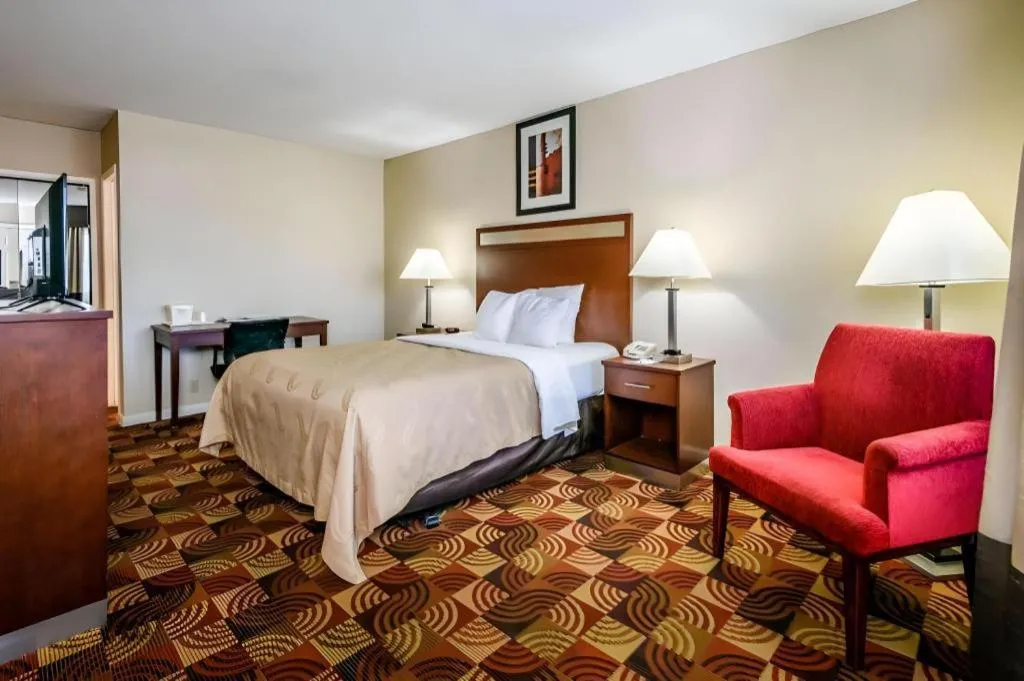 Bed in Quality Inn Redding near I-5