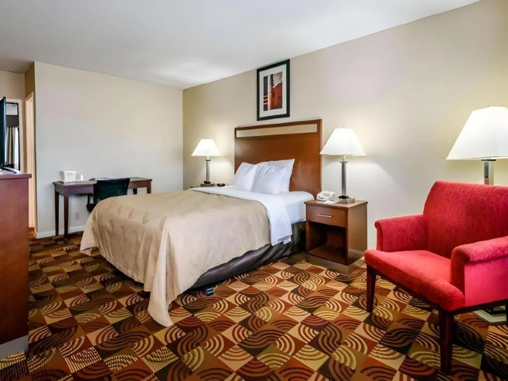 Bed in Quality Inn Redding near I-5