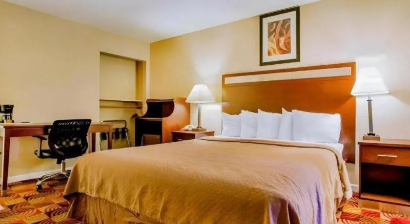 Bed in Quality Inn Redding near I-5