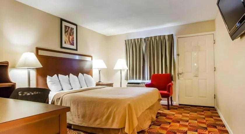 Bed in Quality Inn Redding near I-5