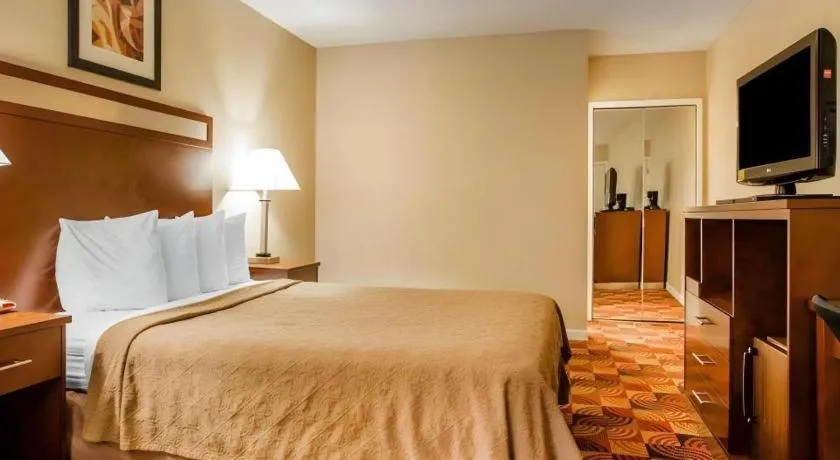 Bed in Quality Inn Redding near I-5