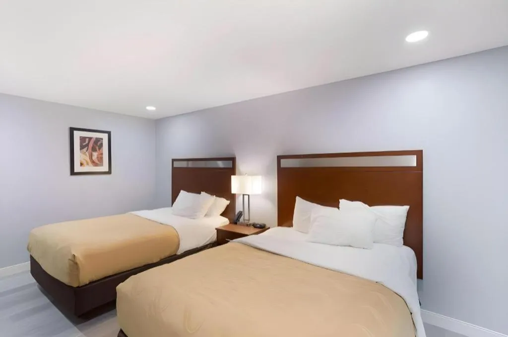 Bed in Quality Inn Redding near I-5