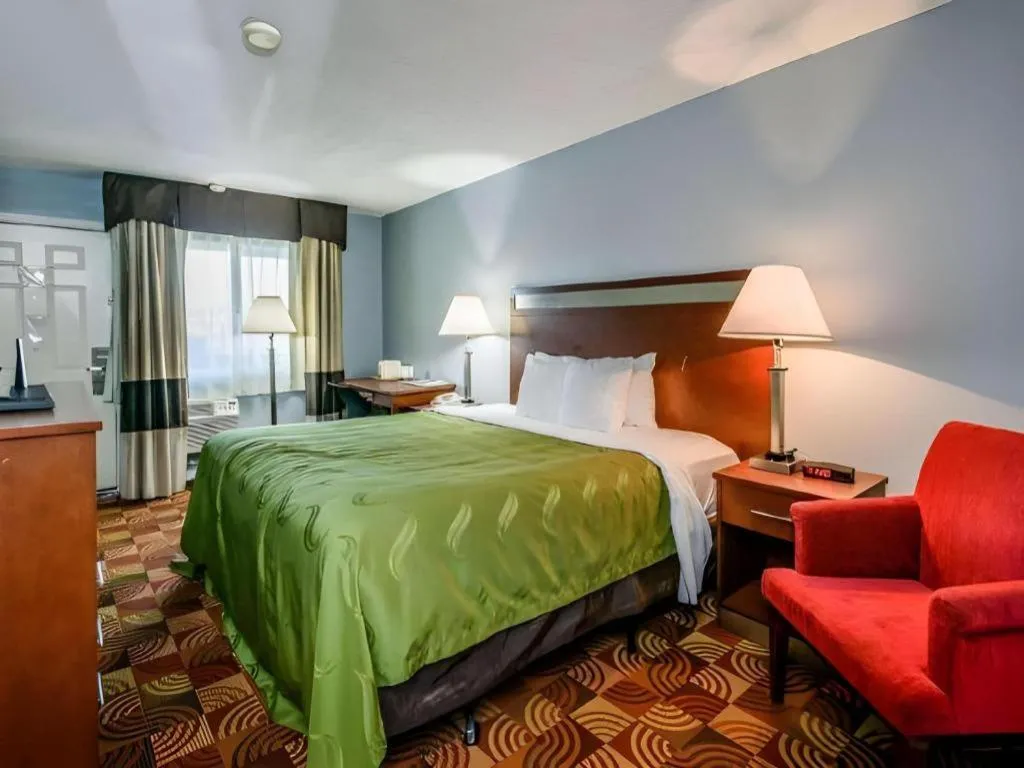 Bed in Quality Inn Redding near I-5