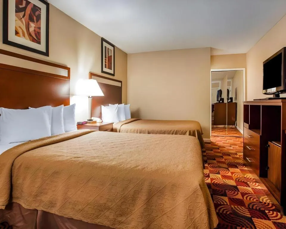 Bed in Quality Inn Redding near I-5