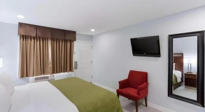 Bed in Quality Inn Redding near I-5