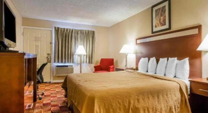 Bed in Quality Inn Redding near I-5