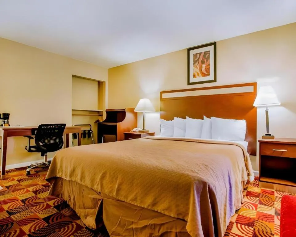 Bed in Quality Inn Redding near I-5