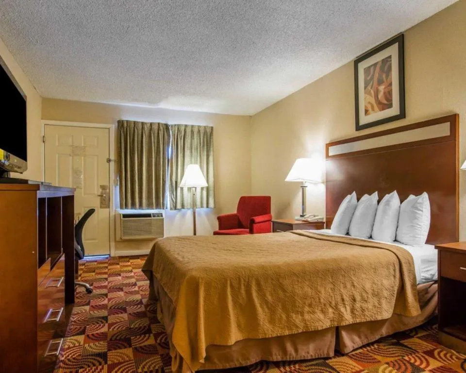 Bed in Quality Inn Redding near I-5