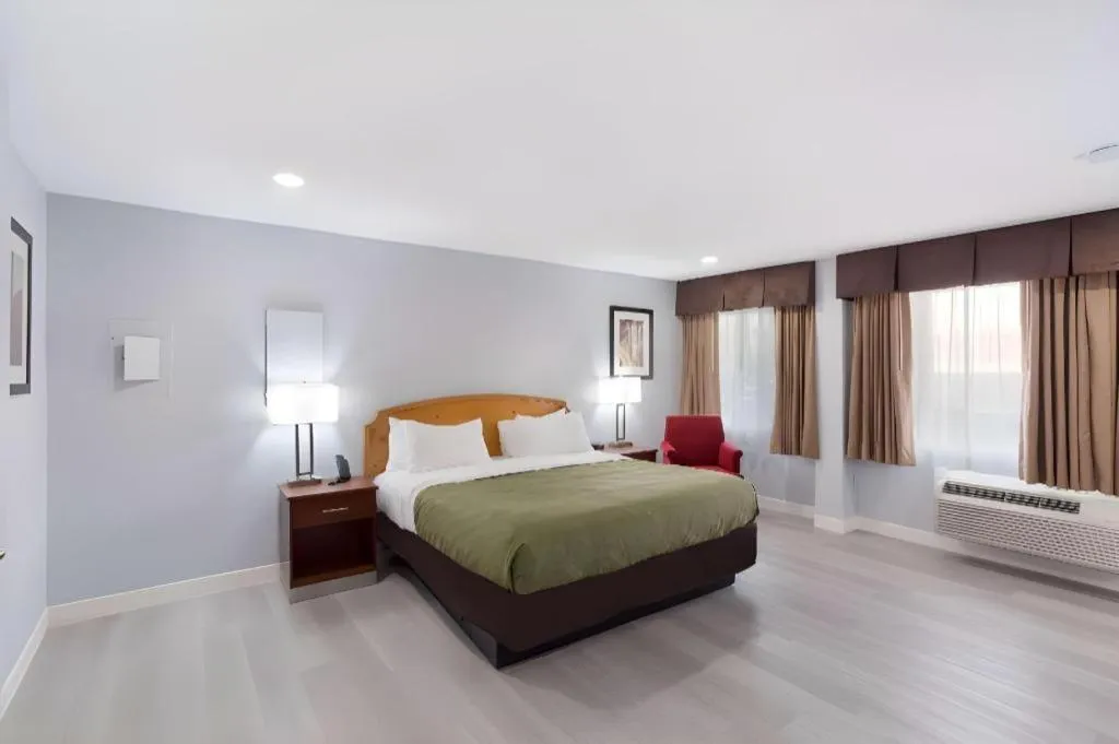 Bed in Quality Inn Redding near I-5