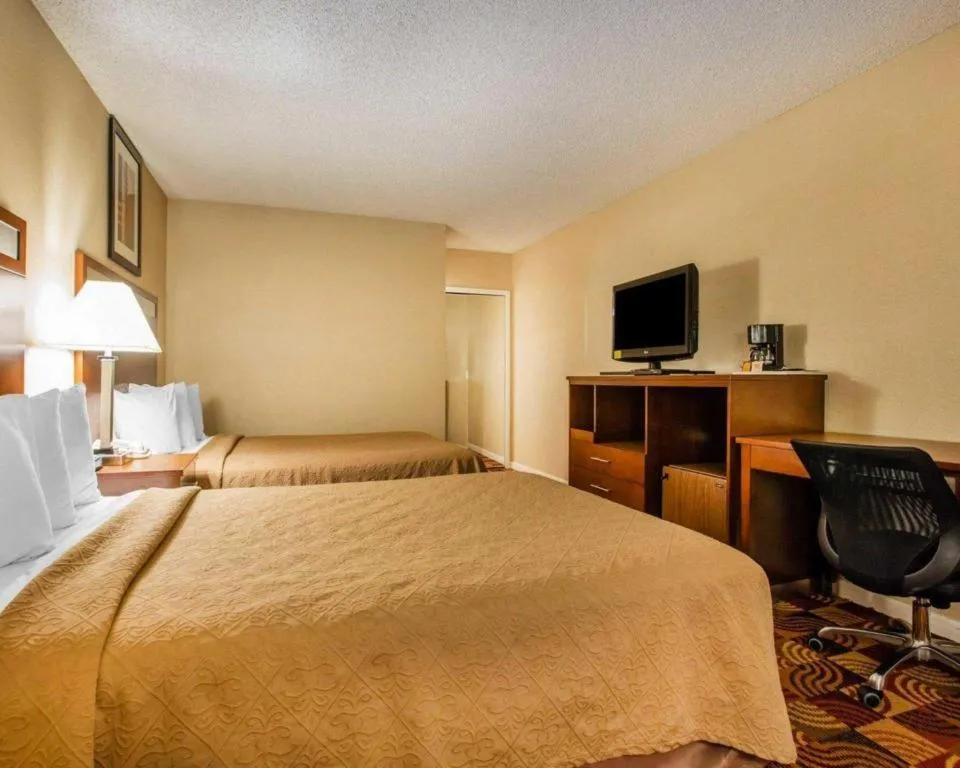 Bed in Quality Inn Redding near I-5