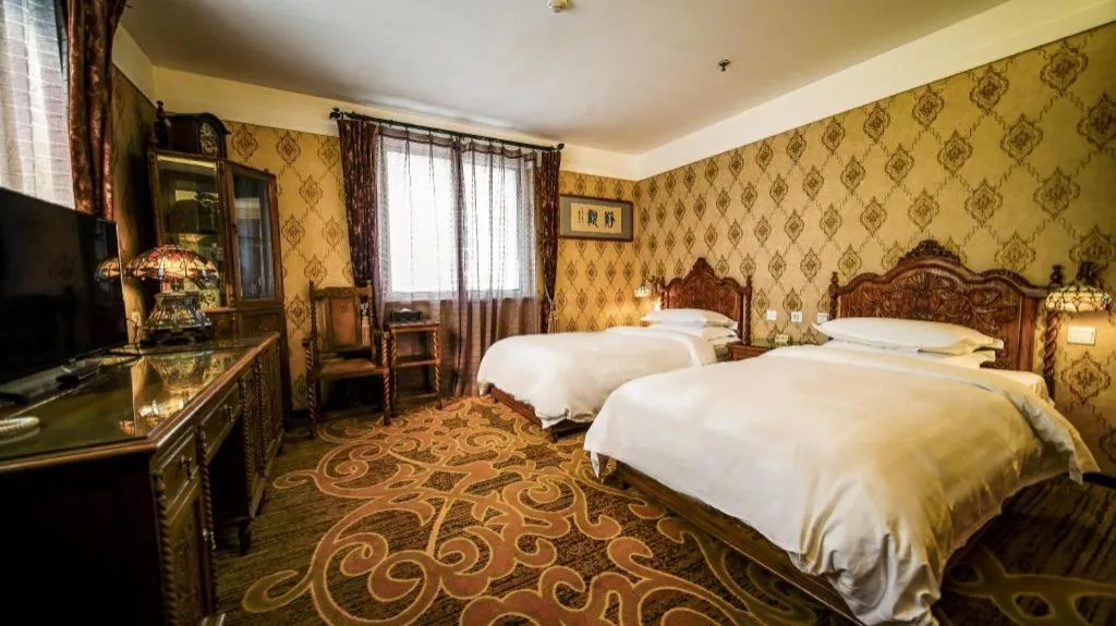 Bed in Dong Fang Hotel