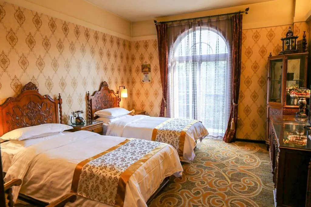 Bed in Dong Fang Hotel