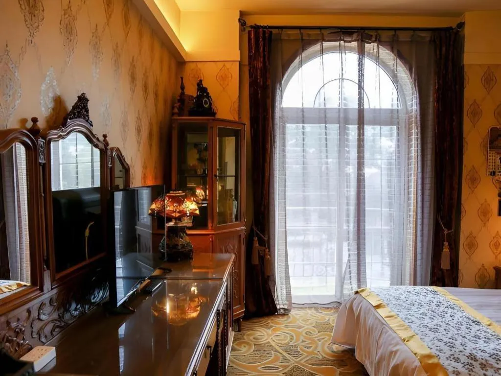 Bed in Dong Fang Hotel