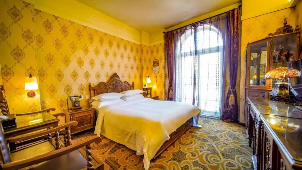 Bed in Dong Fang Hotel