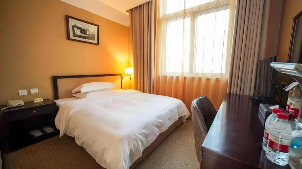 Bed in Dong Fang Hotel