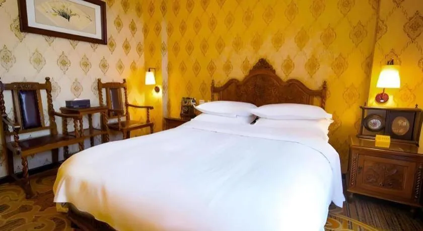 Bed in Dong Fang Hotel