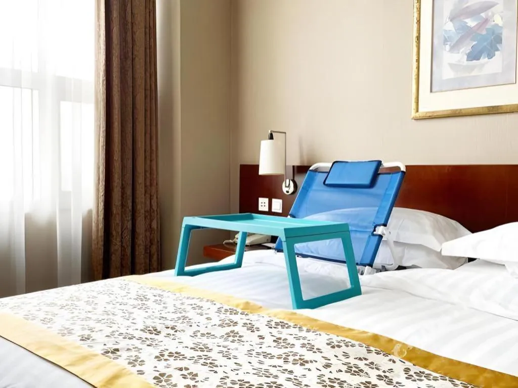 Bed in Dong Fang Hotel