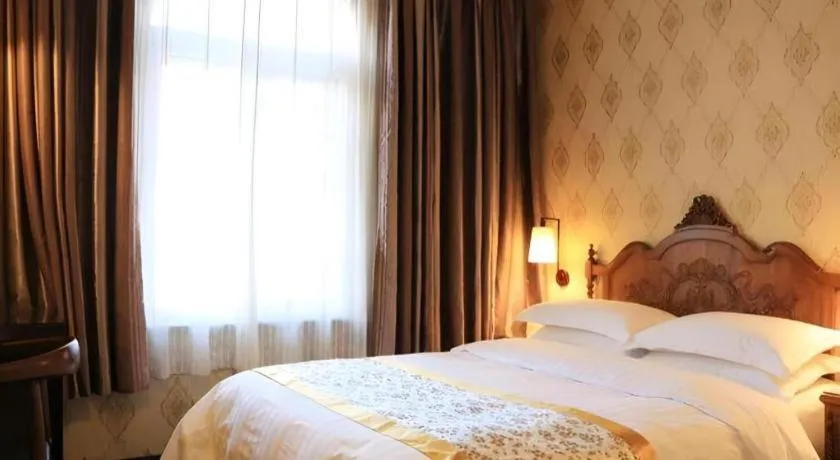 Bed in Dong Fang Hotel