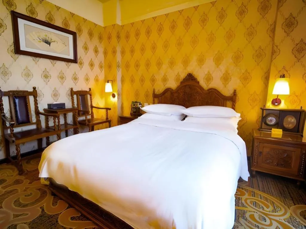 Bed in Dong Fang Hotel