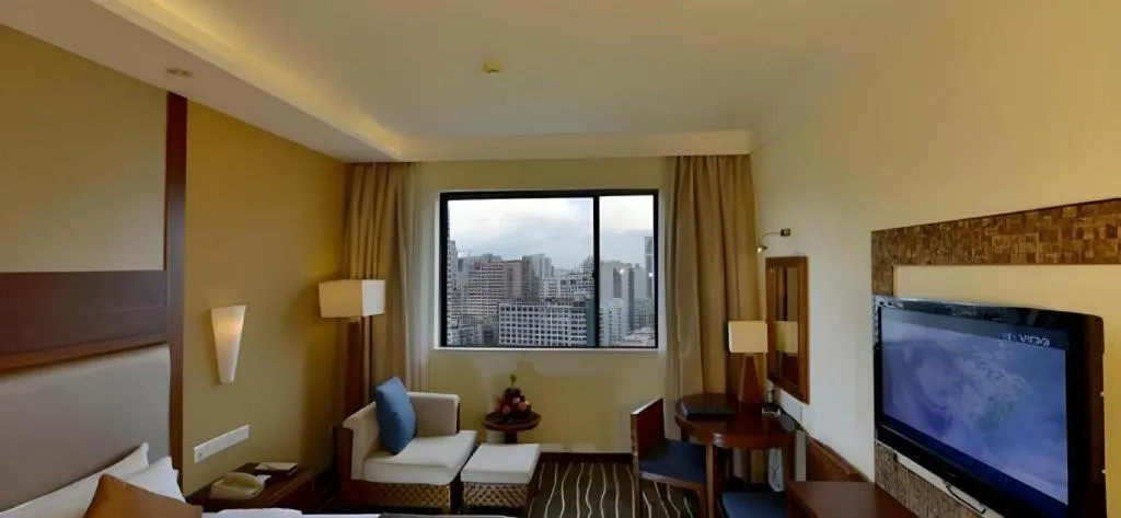 BaoHua Harbour View Hotel