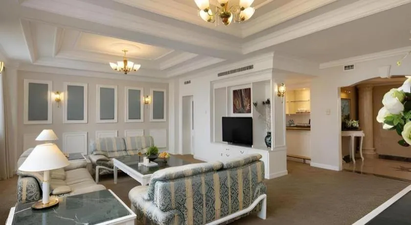 BaoHua Harbour View Hotel