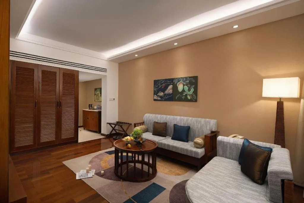 BaoHua Harbour View Hotel