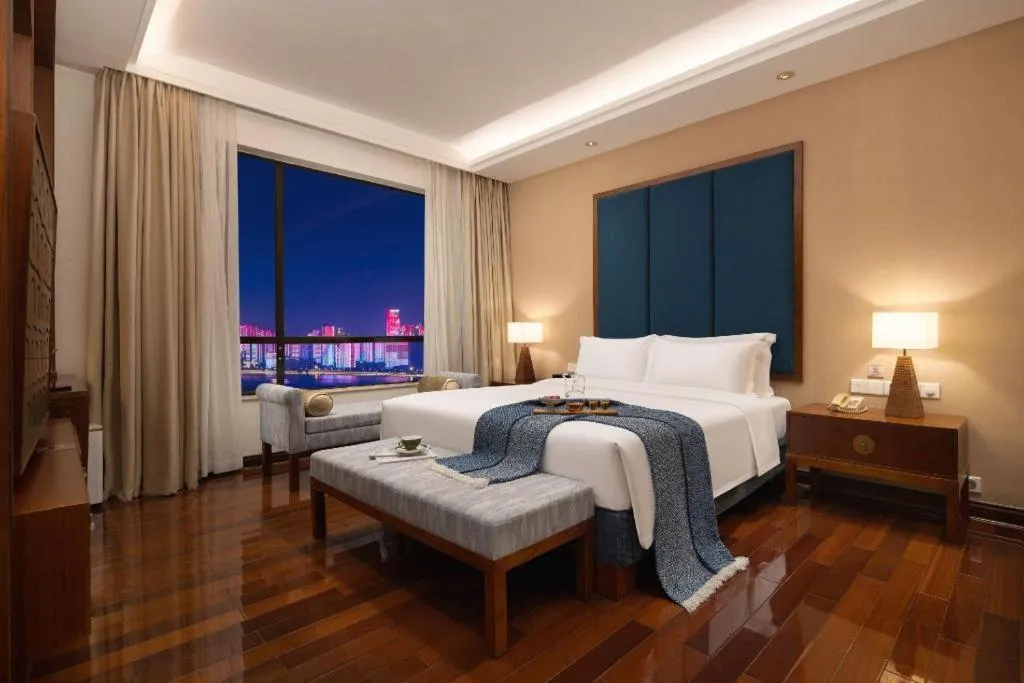 Bed in BaoHua Harbour View Hotel