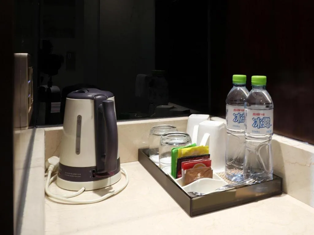 BaoHua Harbour View Hotel