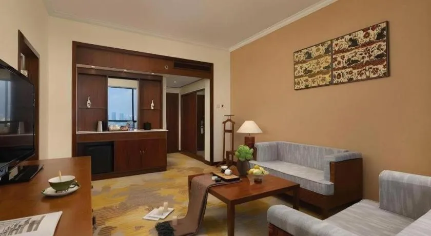 BaoHua Harbour View Hotel