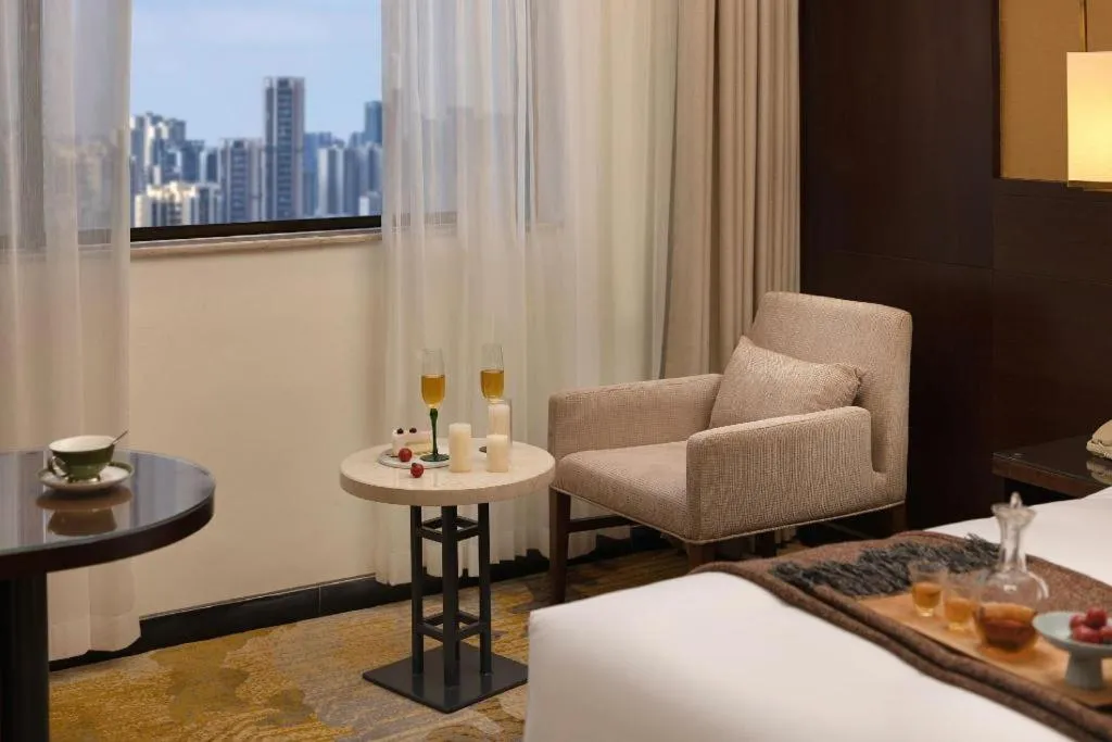 BaoHua Harbour View Hotel