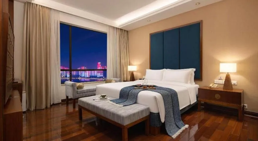 Bed in BaoHua Harbour View Hotel