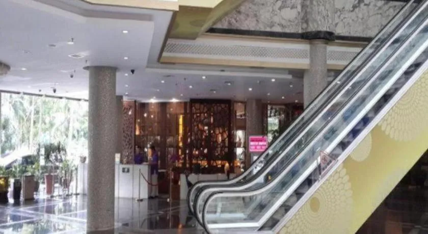 BaoHua Harbour View Hotel