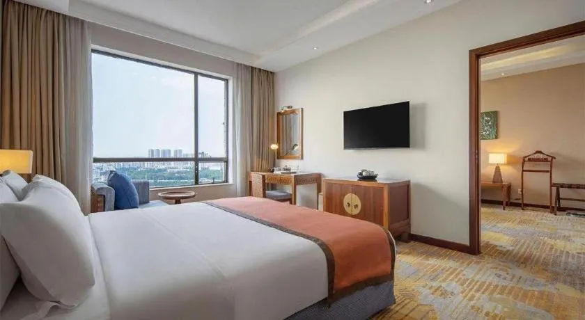 BaoHua Harbour View Hotel