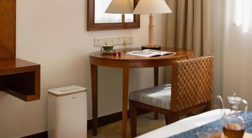 BaoHua Harbour View Hotel