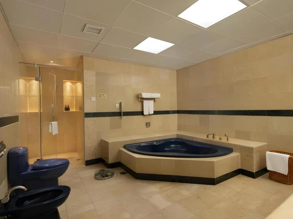 BaoHua Harbour View Hotel