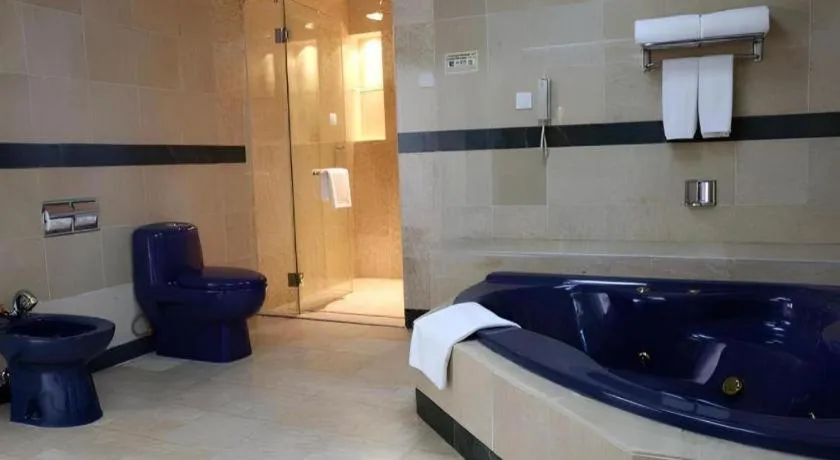 BaoHua Harbour View Hotel