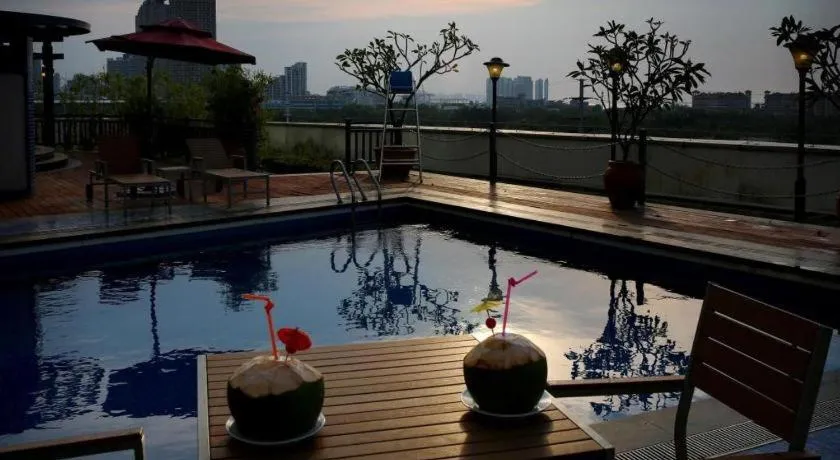 BaoHua Harbour View Hotel