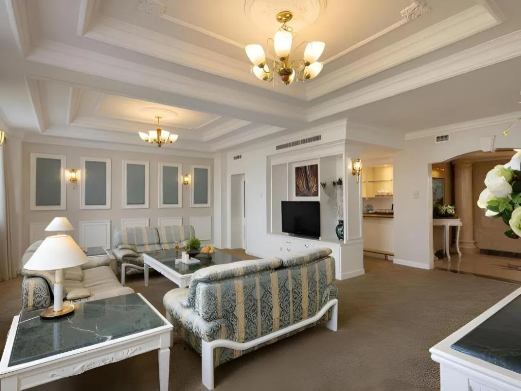 BaoHua Harbour View Hotel