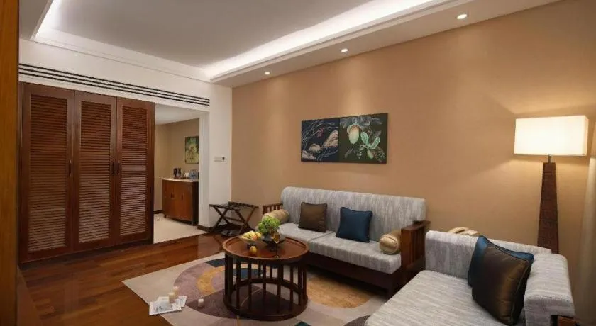 BaoHua Harbour View Hotel